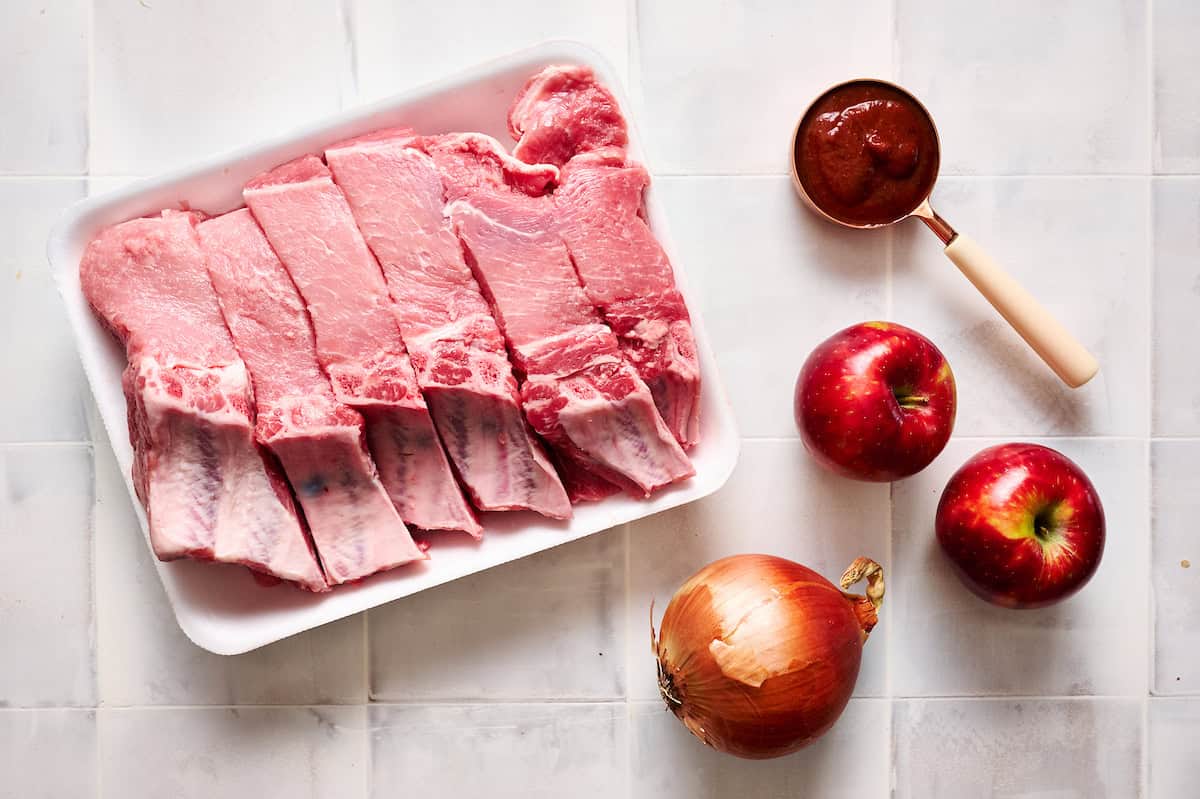 ingredients for this recipe - bbq sauce, apples, onion, pork ribs