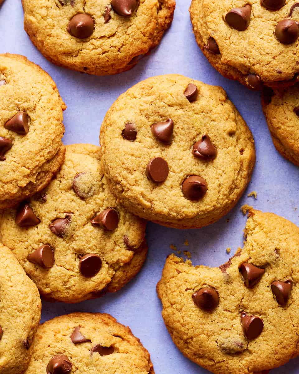 sugar free chocolate chip cookies arranged together