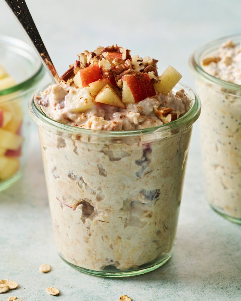 apple cinnamon greek yogurt overnight oats