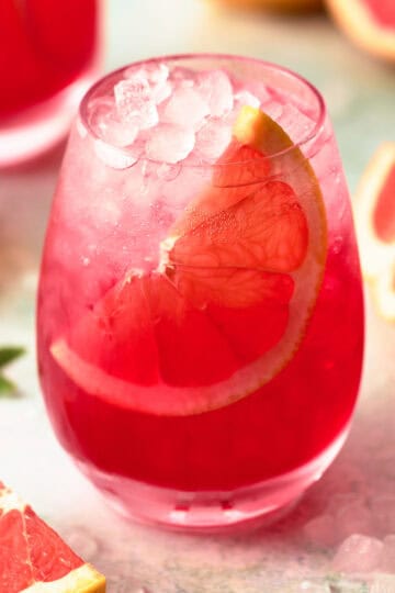 closeup of grapefruit mocktail with a slice of grapefruit in it