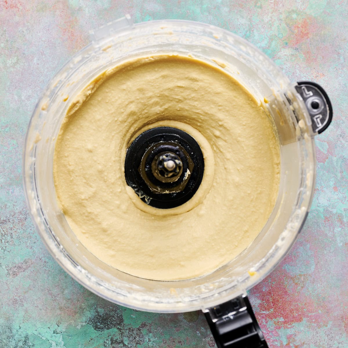 finished hummus blended in the food processor